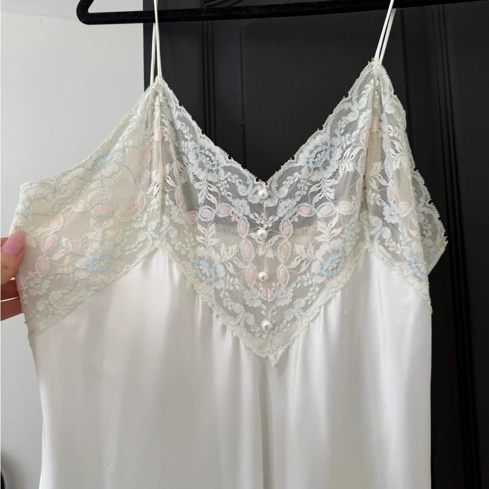 Vintage Elegant White Lace Trim Nightgown - Picture 2 of 9